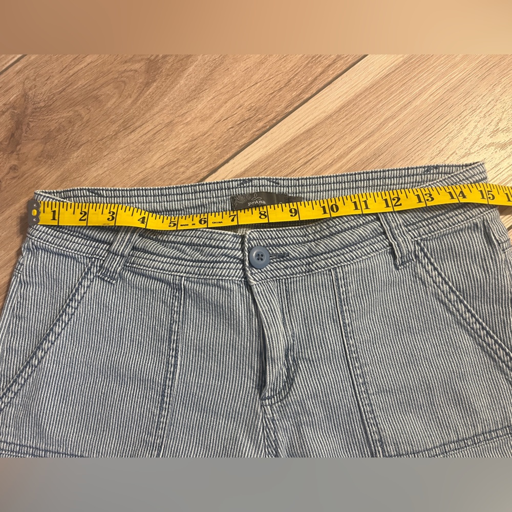 PrAna 🦩 Women’s  denim cotton  Blue stripe shorts Sz:8 - Picture 7 of 10